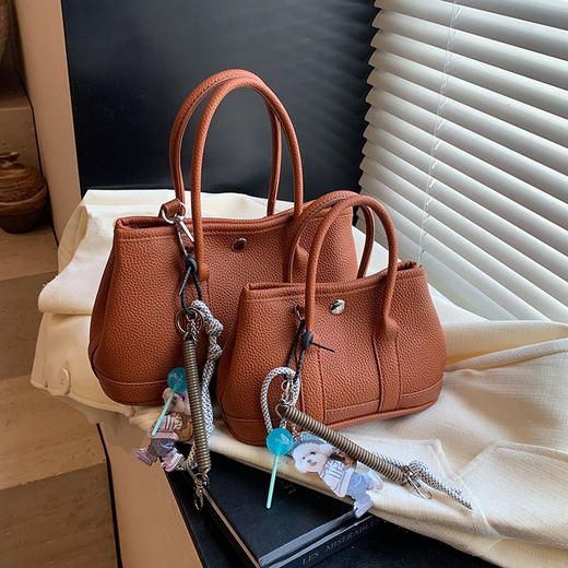 👜被高级住了⚡️答应我这个【多巴胺缤纷Pu款花园包】❗️❗️一定要有 ❗️❗️奶油马克龙色系就hin显温柔气质！😍 ✅包包小巧精致 装手机 充电宝 钥匙 口红一点没有问题  商品图6