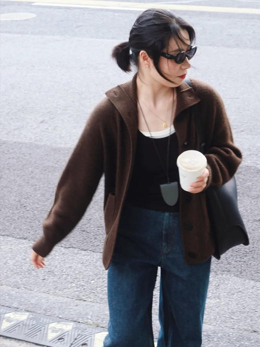 立领牦牛绒开衫 鱼鳞组织松弛舒适 宽松慵懒随性 天然色泽 柔软蓬松 落肩开衫 时髦高领 会自主呼吸的活性面料 商品图8