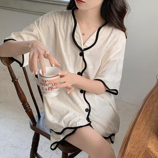 【肌肤的本能选择】包边开衫短袖家居服套装 自带无感Bra 贴身舒适 自然与科技结合的柔软面料 释放睡前肌肤压力 商品图5