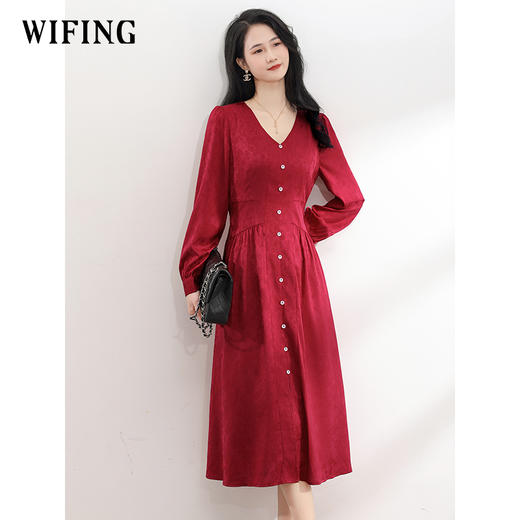 未风红色复古提花连衣裙女春2026年春季新款高腰显瘦V领长款裙子 商品图0