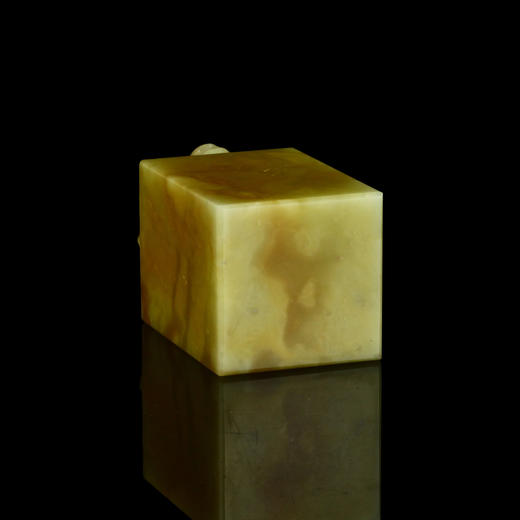 孤品2025009：手工精雕青田封门菜花黄兽钮方章3.0*3.0*5.6cm 商品图4