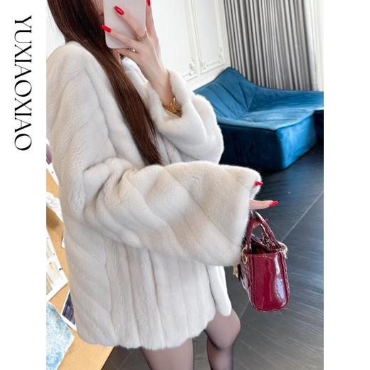 余潇潇【倾世月光】气质丹麦水貂重工弧形全抽刀染色圆领皮草外套 商品图3