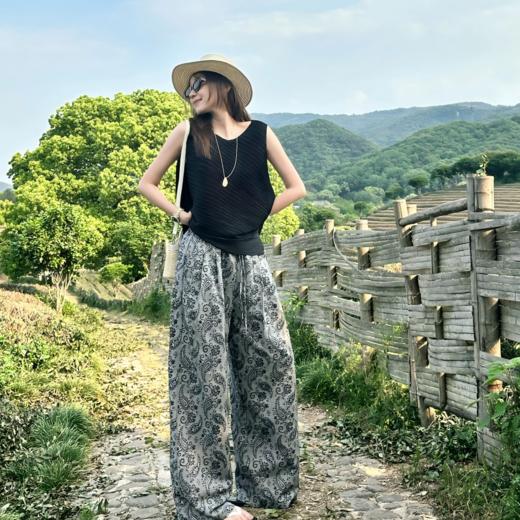 慵懒风必备！【特妮娜 腰果花阔腿裤】复古提花阔腿裤 打造美式复古INS风 轻松穿出大长腿 梨形身材救星 松紧腰加抽绳设计 不挑身材 舒适柔软面料 触感丝滑 不易变形 商品图1