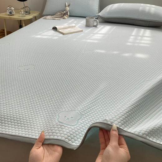 【‍海棠春 凉感豆豆凉席三件套】高克重凉感面料 提花工艺色泽温柔 折叠不变形 3D按摩抚触 收纳方便精美袋装 商品图4