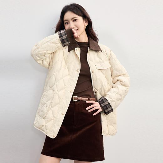 【10/1新品】熙世界巴恩风菱格羽绒服女轻薄秋冬款保暖撞色翻领90%白鸭绒外套 商品图3