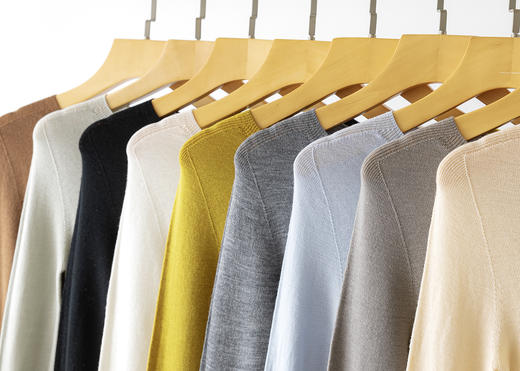 【高品质私服】【扬子精纺羊毛无缝一体圆领长袖】细腻的纱线使得非常亲肤柔软，做工精致，纹路特别细腻，休闲又日常，上班上学穿都合适YS8026-CC 商品图2