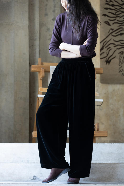 牧衣游原创 丝绒净色长裤新款垂感显瘦保暖松紧腰休闲裤 少年与树 商品图5