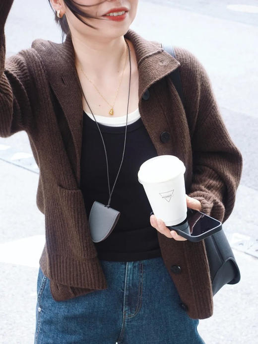 立领牦牛绒开衫 鱼鳞组织松弛舒适 宽松慵懒随性 天然色泽 柔软蓬松 落肩开衫 时髦高领 会自主呼吸的活性面料 商品图7