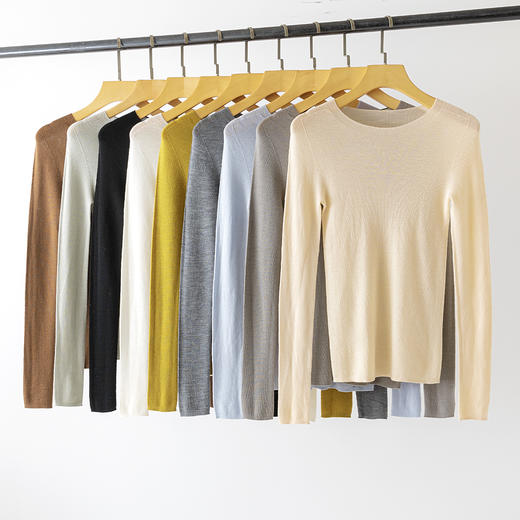 【高品质私服】【扬子精纺羊毛无缝一体圆领长袖】细腻的纱线使得非常亲肤柔软，做工精致，纹路特别细腻，休闲又日常，上班上学穿都合适YS8026-CC 商品图1