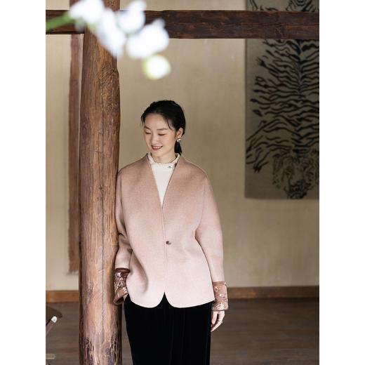 牧衣游原创 进口澳毛呢机绣双面穿短外套女软糯轻盈毛呢外套 百川 商品图2