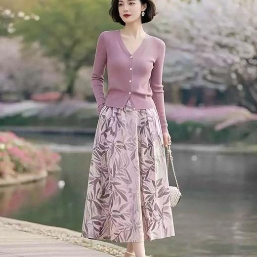 春季穿搭一整套中年妈妈时尚气质粉紫色针织开衫碎花时尚百搭上衣 商品图0