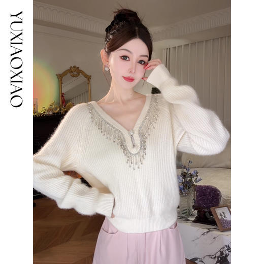 余潇潇【心愿礼赞】重工时尚高级绵羊毛混纺手工缝钻两面穿V领毛衣 商品图4