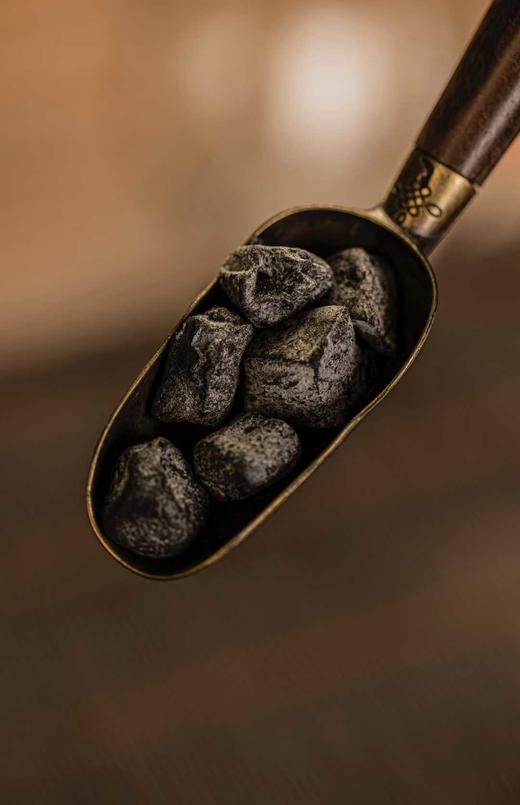 【高奢稀缺好物】【十五年陈挂霜老茶膏】可以喝的古董，重度稀缺产品，有白霜的茶膏极少见, 这种茶膏又称石乳，50g/罐，四罐一提 商品图2