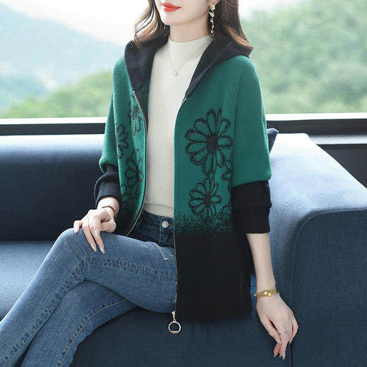 YY-2727-218大码中老年女装毛呢外套2025新款秋冬装时尚妈妈连帽开衫遮肚子 商品图0