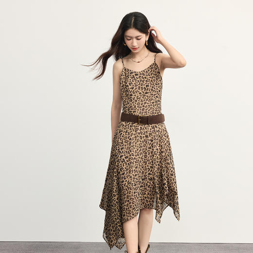 【10/1新品】熙世界轻熟风性感豹纹吊带连衣裙女2025年秋季新款复古不规则裙子 商品图1