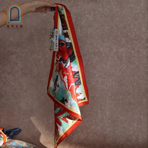 敦煌文创 繁花系列艺术丝巾（九色鹿） 商品图2