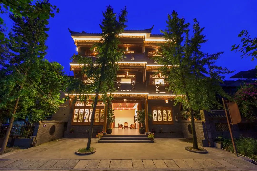 【青城山私汤美宿】仅299起享泉青小院度假套餐！含双早+缤纷果盘+下午茶+高铁站接送…有效期长至明年春节！