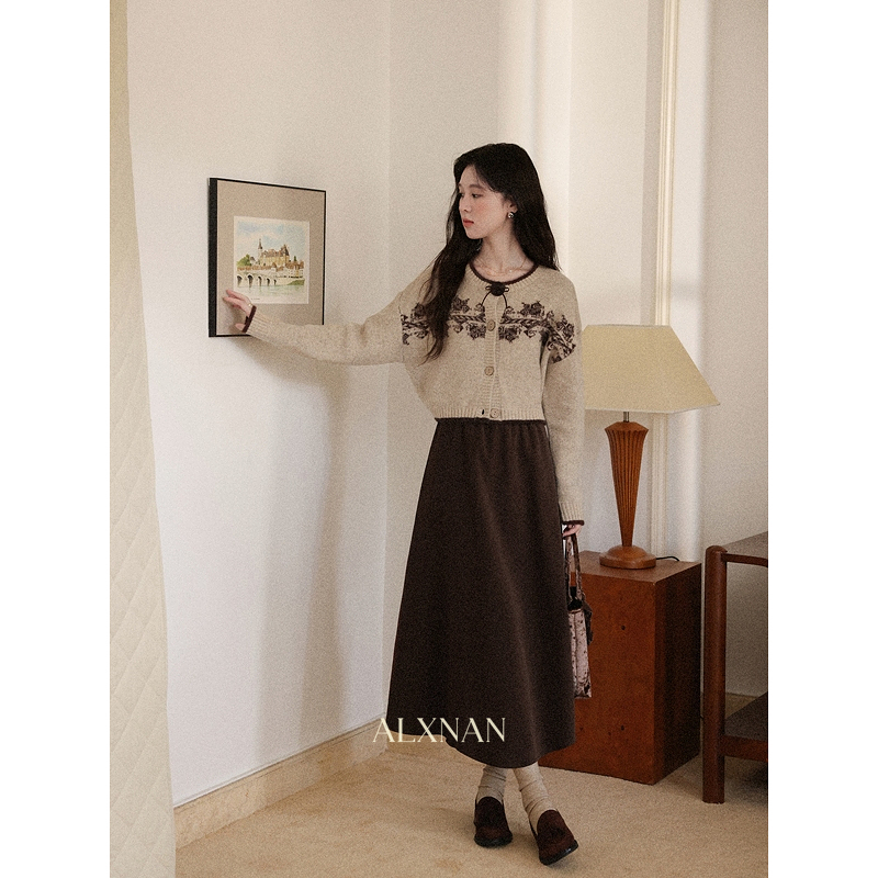 【6折秒杀】鹿向南「格调书室」燕麦色复古长袖毛衣女早秋高级感小众短款上衣L58055