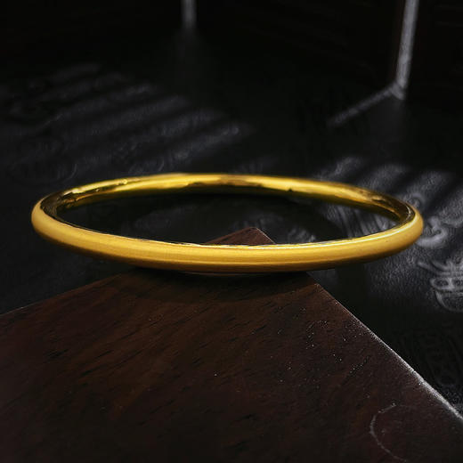 【限时克减150元】足金 无氰5D硬金固口手镯丝绒圆棍手镯（面宽约3.9-4.3mm）(AR5DSZ00076),(预售产品下单后不退款不退货不换货不补差价) 商品图0