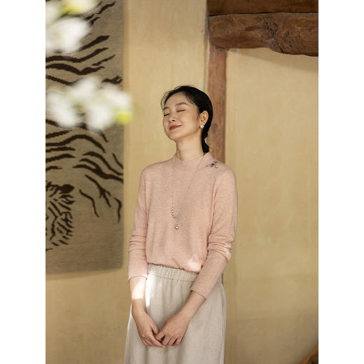 牧衣游原创 羊绒羊毛混织打底毛衣刺绣软糯蓬松保暖百搭上衣 幻月 商品图2