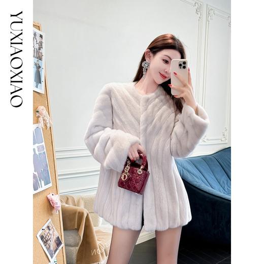 余潇潇【倾世月光】气质丹麦水貂重工弧形全抽刀染色圆领皮草外套 商品图0