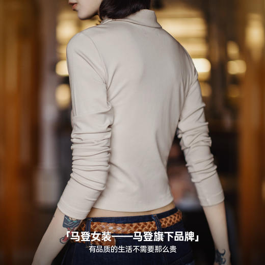 马登杏色翻领正肩长袖T恤短款修身上衣套头针织内搭打底衫女士秋 商品图4