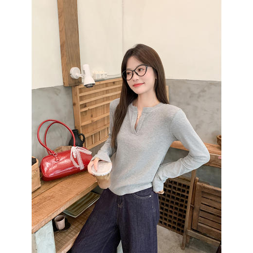 <曾小咸推荐>现货秒杀 ！微信超特价！3色v领长袖T恤 日常109.99 立减50 秒杀59.99！！ 商品图3