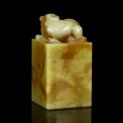 孤品2025009：手工精雕青田封门菜花黄兽钮方章3.0*3.0*5.6cm 商品图2
