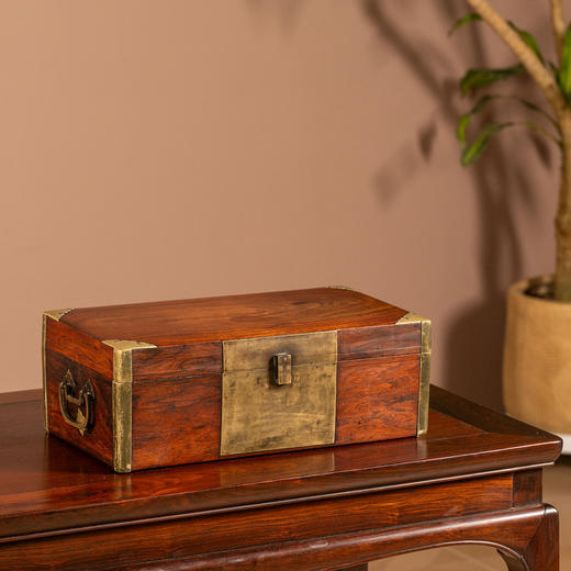 清早期	黄花梨铜包角文房箱 商品图1