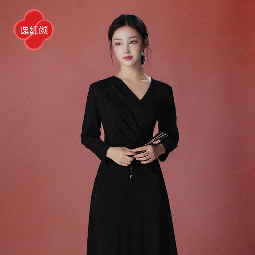 逸红颜墨妤2025深秋新款弹力暖感新中式显瘦小黑裙打底连衣长裙女 商品图0