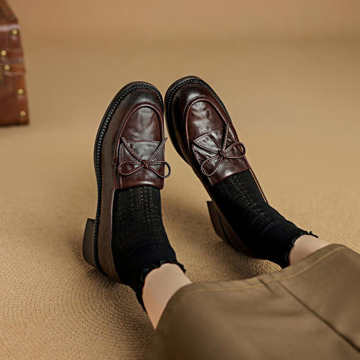 【预售5天】秋季新款羊皮英伦风小皮鞋圆头粗跟单鞋蝴蝶结乐福鞋女NJMK&K1722 商品图1