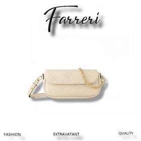 驴家M82210奶白 Wallet on chain ivy