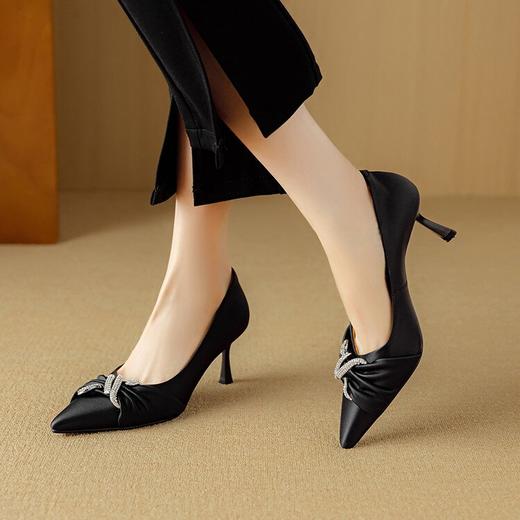 【预售5天】法式水钻蝴蝶结细跟高跟鞋女新款真皮尖头浅口百搭单鞋DB&M6185 商品图3