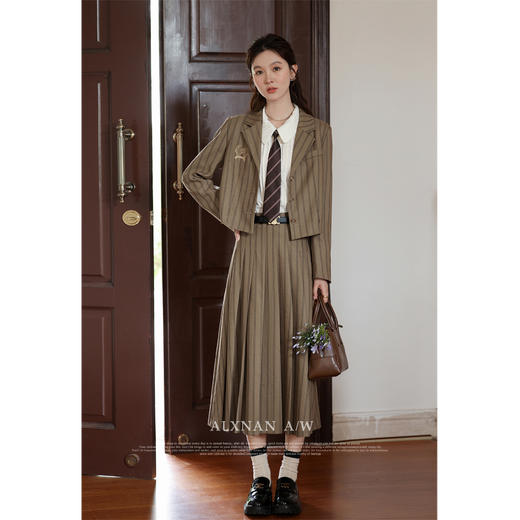 鹿向南《摩登时代》气质学院风高级感通勤2025新款流行时尚套装女LXN31205XZ+LXN31205 商品图4