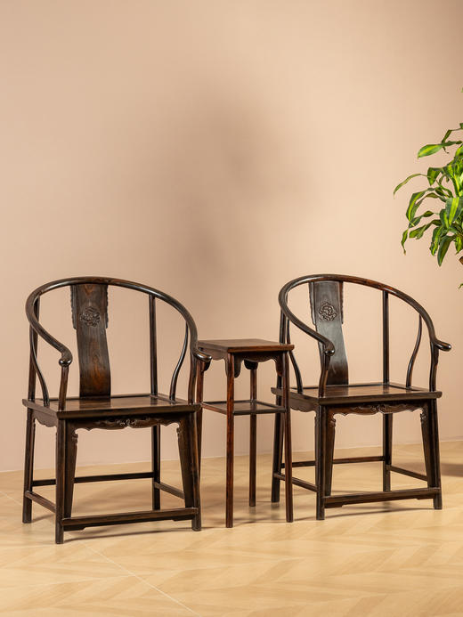 二十世纪	紫檀螭龙纹圈椅成套（两椅一几） 商品图1