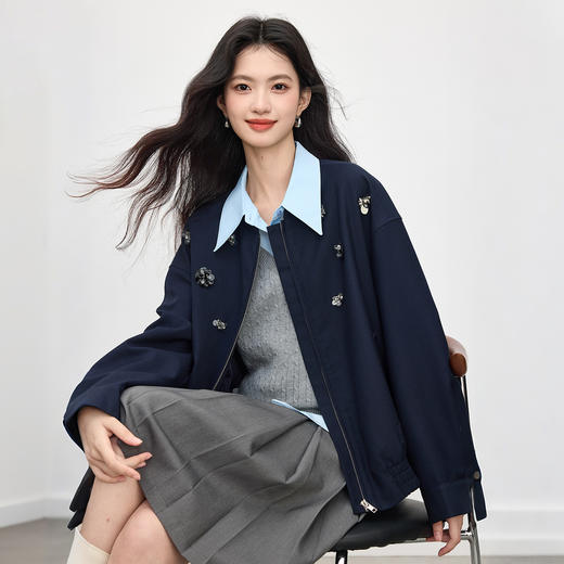 【10/1新品】熙世界立体珠片绣棒球领夹克上衣女秋季休闲百搭松弛感花苞短外套 商品图3