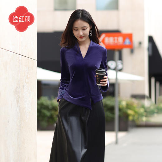 上海逸红颜嘉茗2025秋装新品丝绒刺绣改良唐装国风新中式上衣女 商品图0