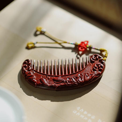 【青山特惠】小叶紫檀【连年有余】木梳.发梳.礼盒装 s59 商品图4