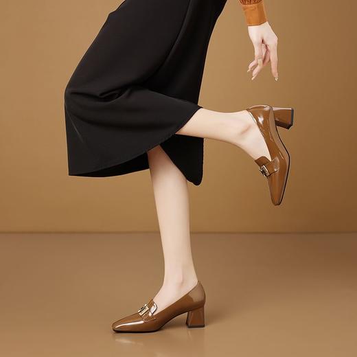 【预售5天】亮漆真皮方头浅口单鞋女春秋季新款舒适中跟粗跟女鞋中口乐福鞋HY&H3588 商品图1