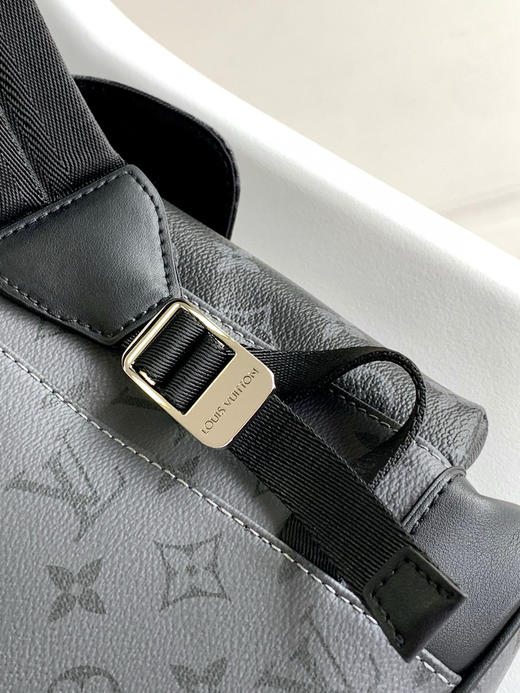 夏季特惠💰1100 原单LV 变码芯片 M46331黑灰 银花双肩登山包小号 Christopher 小号双肩包 商品图5