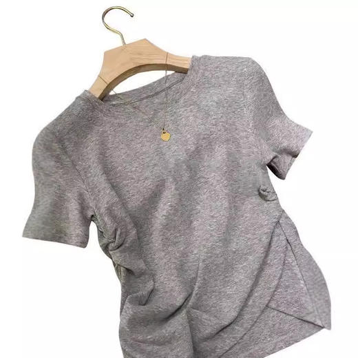 【断码清仓，无退换】巨巨巨显瘦！2025春季新款简约佰搭褶皱收腰不规则纯色圆领T恤女款！ 商品图4