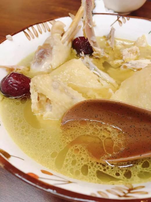 【临安野山牧鸡】“一瓢清水一撮盐”就好吃的鸡。6月龄以上，每只重量2.3斤左右，保留心、肝、肺、胗和2块鸡油 商品图2