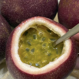 纯甜蜜桃百香果礼盒，超大果，香味足，汁水多，12粒/箱，带12个勺子