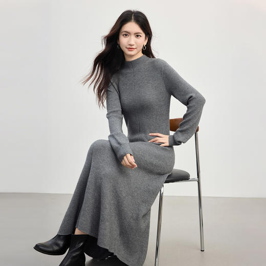 【年货节】熙世界灰色仿羊绒针织连衣裙女2025秋冬新款内搭半高领毛衣长裙子 商品图3