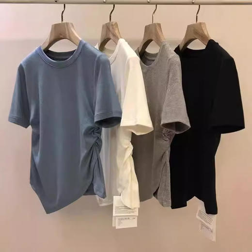 【断码清仓，无退换】巨巨巨显瘦！2025春季新款简约佰搭褶皱收腰不规则纯色圆领T恤女款！ 商品图2