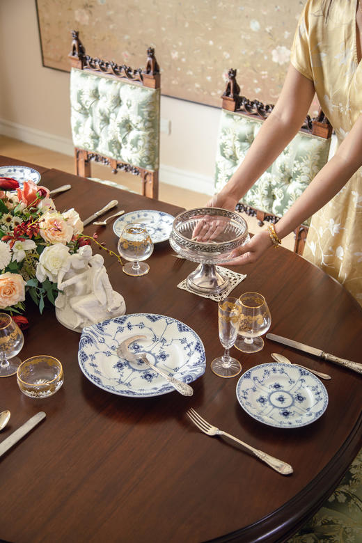 独角鹿西洋古董1925年代法国出品装饰艺术风格铜鎏金装饰双C纹底座及立柱造型桌腿胡桃木精雕可伸缩式中央桌 商品图2