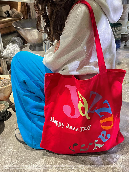 CryingCenterJazzDay环形音场红色通勤彩色字母印花帆布包 商品图1