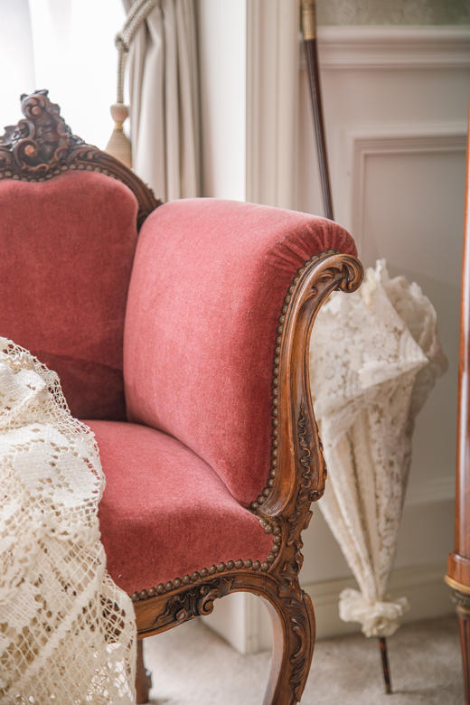 独角鹿西洋古董19世纪末法国出品路易十五风格莨苕卷叶主题硬木雕花装饰绒面贵妃椅 商品图4