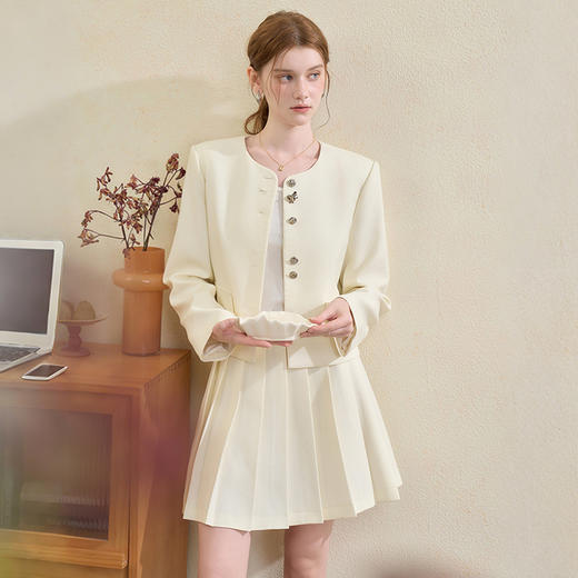 法式气质千金风短款外套女秋季不规则立体扣直筒廓形休闲上衣V2651146 商品图3