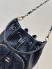 香奈儿 22B秋冬 品牌菱格皮穿链徽标Logo抽绳开合 颗粒压花鱼子酱牛皮 水桶包单肩斜挎包 超迷你(LZ) 商品缩略图9